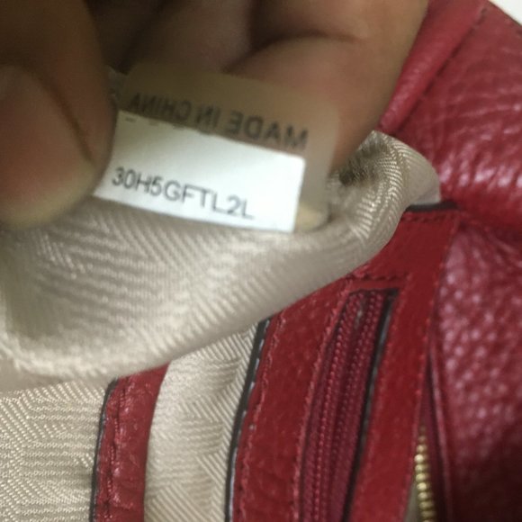 Authentic Michael Kors Medium Slouchy Cherry Leather Shoulder Bag - Picture 8 of 15